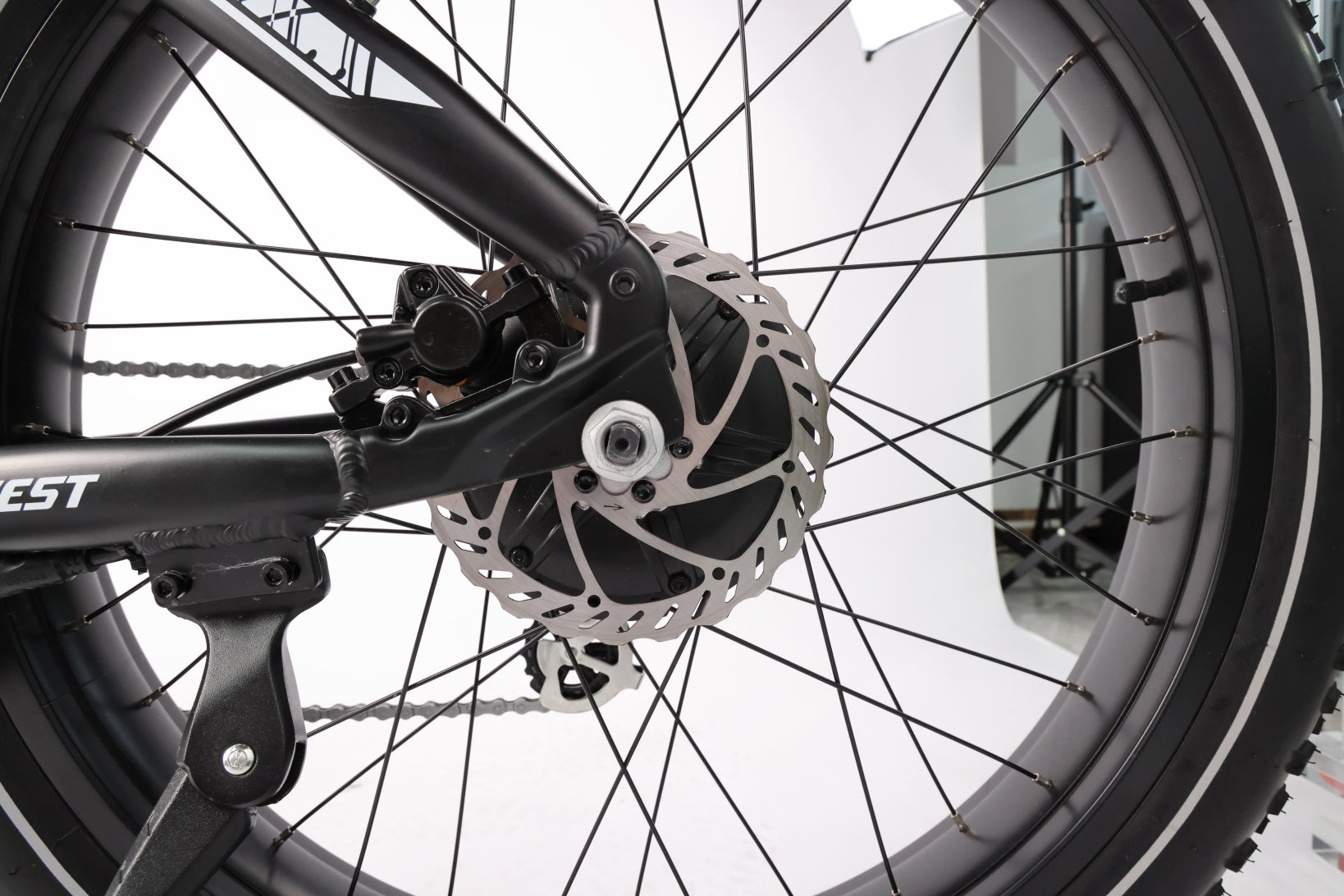 Complete 26-inch rear wheel (including rim, spokes, and braided spokes) with inner tube, outer tube, motor housing, and movement - 48V 500W